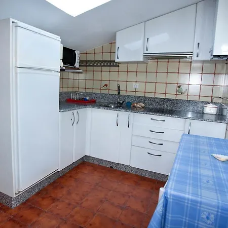 - 2 Bedrooms With Sea Views Young People Group Not Allowed - 06969 Portonovo